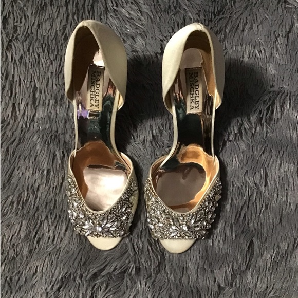 Badgley Mischka 8.5 Cream Satin Rhinestone Heels. *Scuffed - Picture 1 of 15